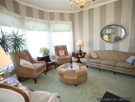 The Atrium Bed & Breakfast Fort Bragg Room photo