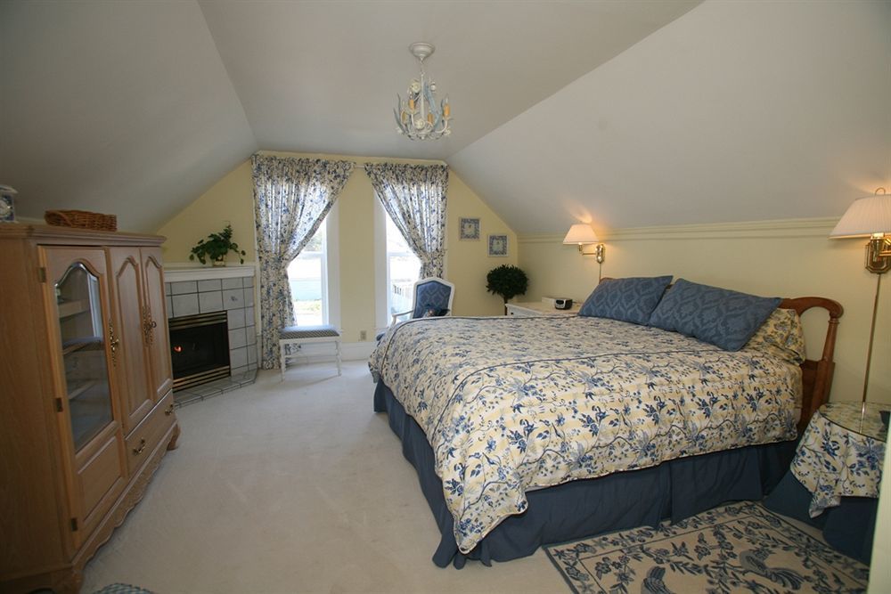 The Atrium Bed & Breakfast Fort Bragg Room photo